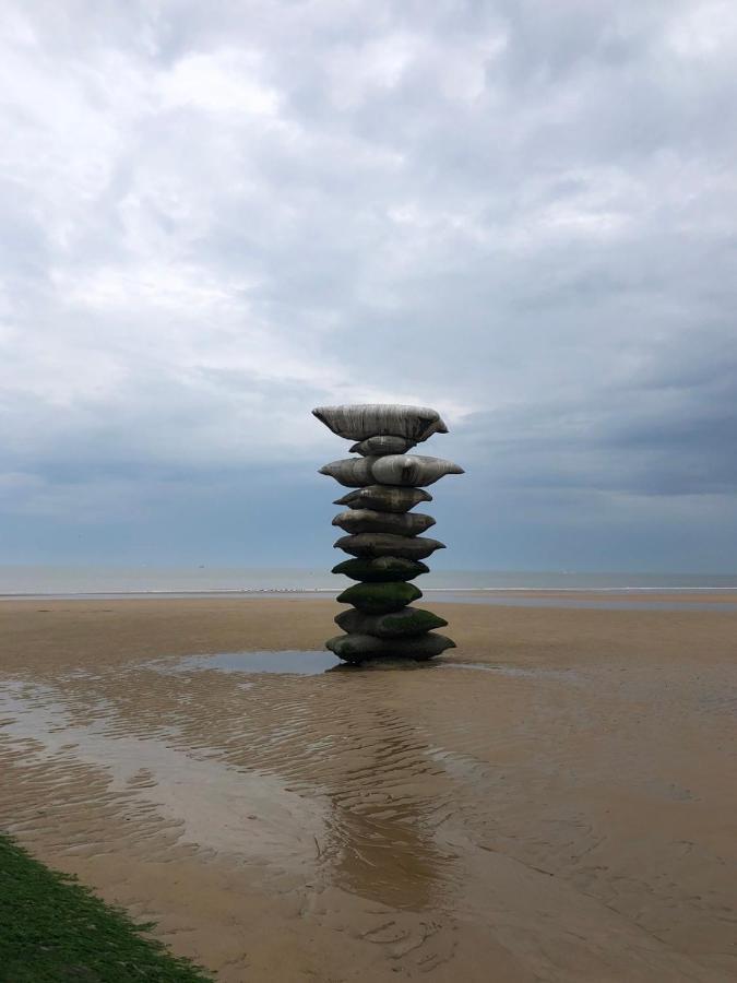 A&s - - * Ostende